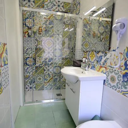 Malusi Oda ve Kahvaltı Napoli