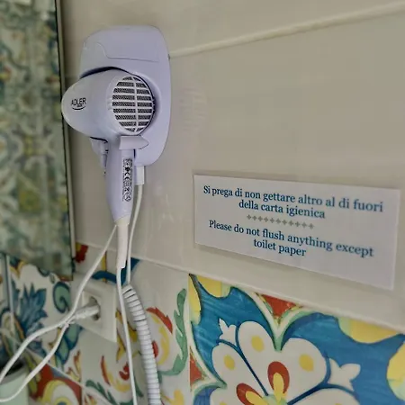 Malusi Oda ve Kahvaltı Napoli